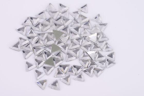 Perles en cristal sans plomb de forme de triangle, fausses pierres en cristal pour l'habillement