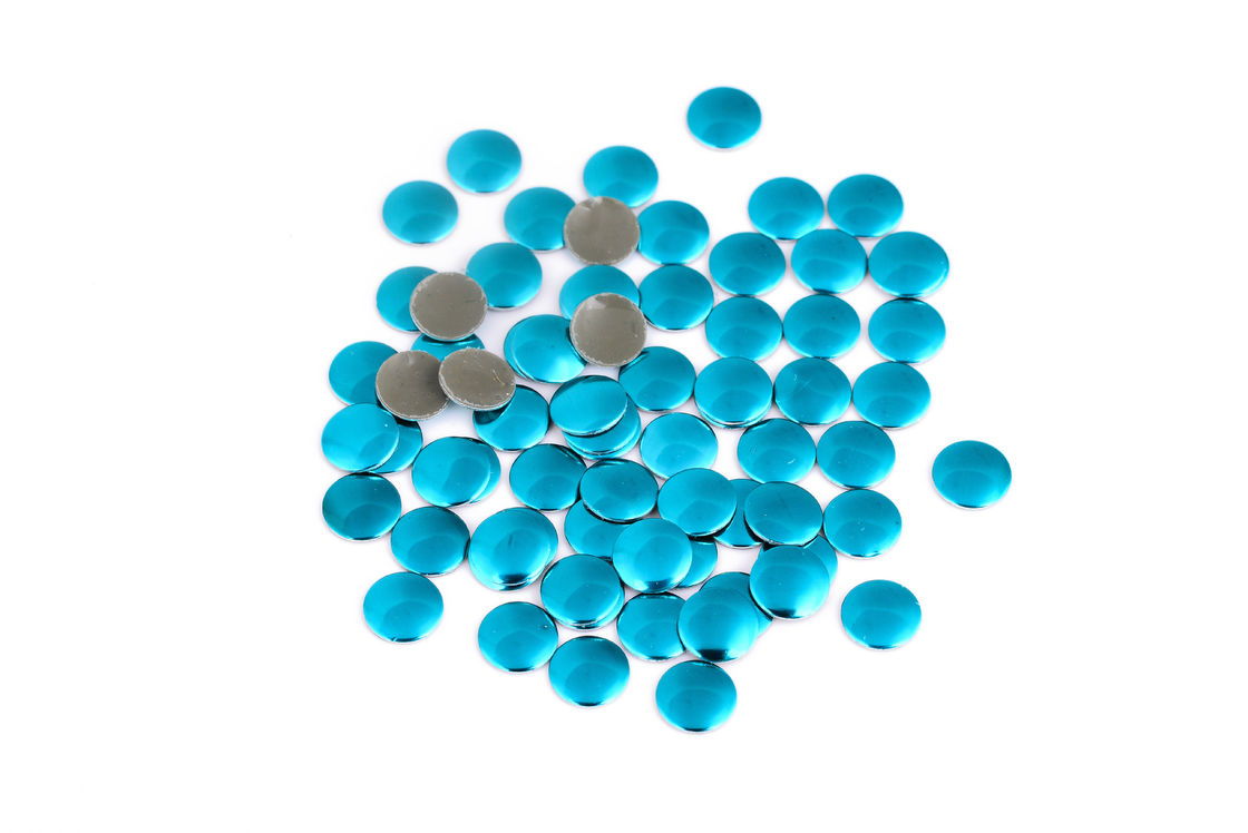 Facettes Shinning d'exactitude de couleur vive de Hotfix Nailheads de forme ronde pour des T-shirts