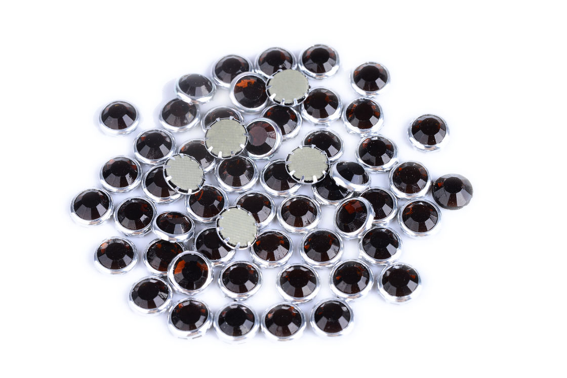 De fausses pierres bordée par couleur faite sur commande bonne Stickness exactitude de couleur vive de Flatback