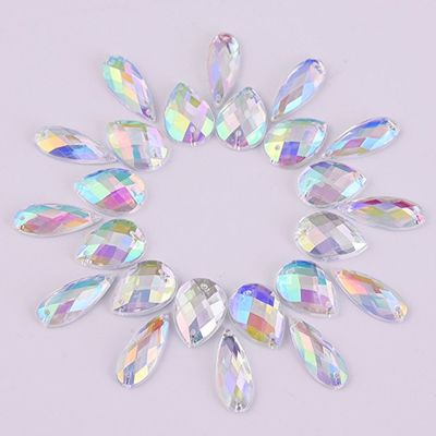Main extrêmement brillante sur le matériel en verre de facettes des fausses pierres 14 pour des chaussures